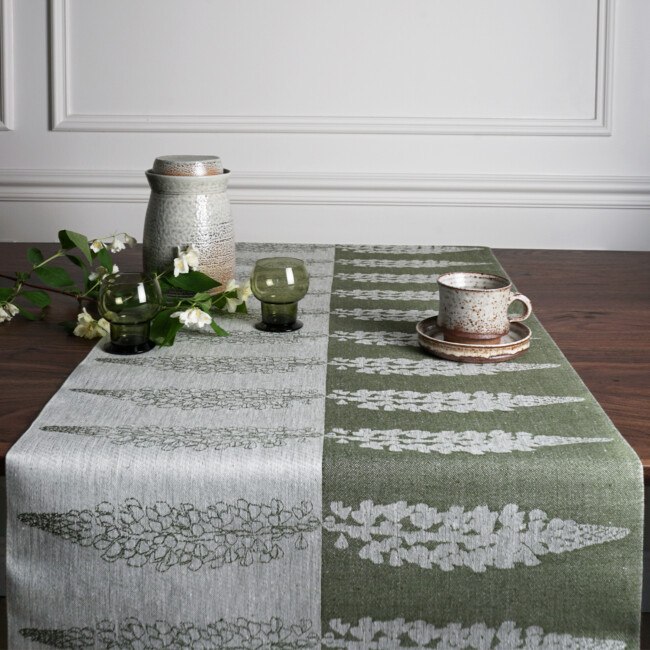 Fronbild-lupin-table runner-moss plant