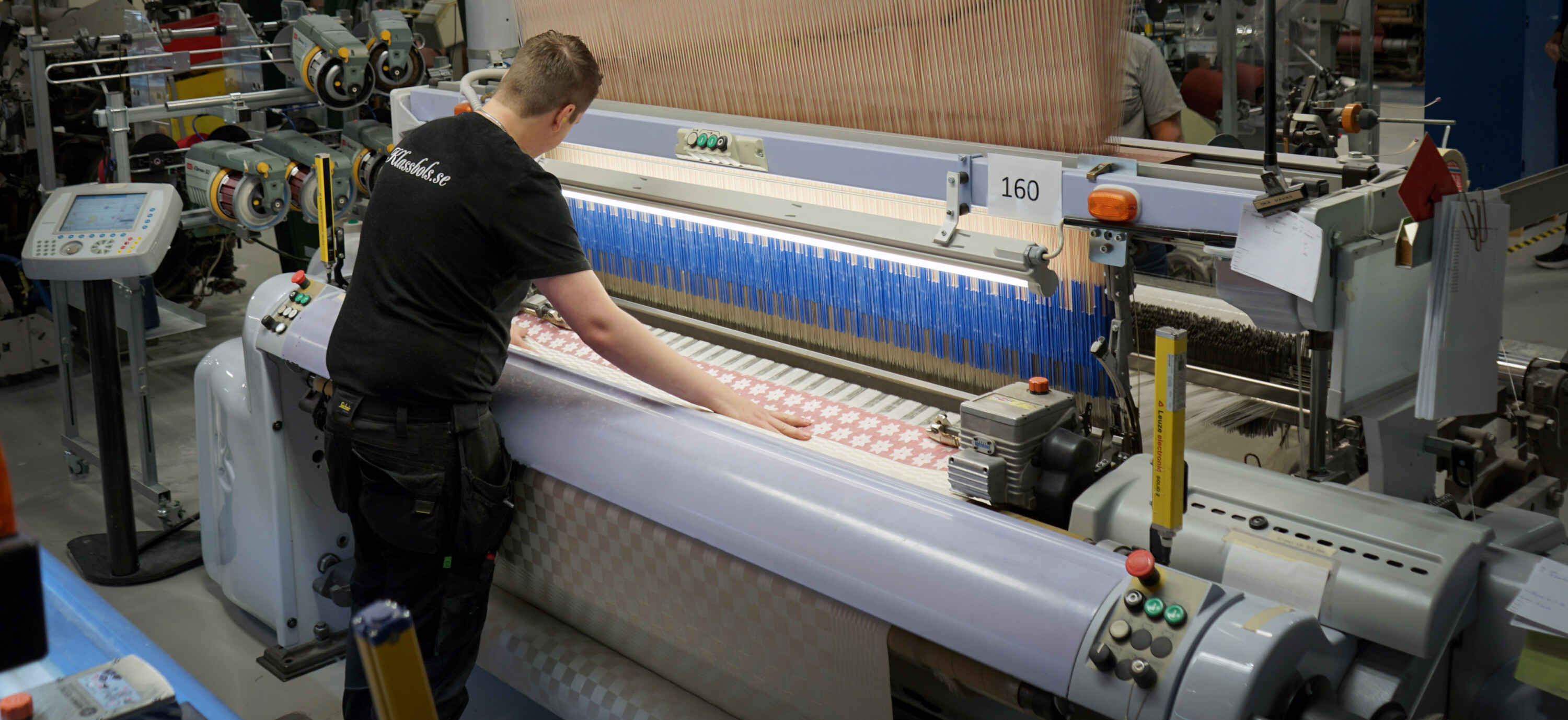 John Johansson, the fourth generation at a weaving machine, Klassbol&#39;s Linnevaveri