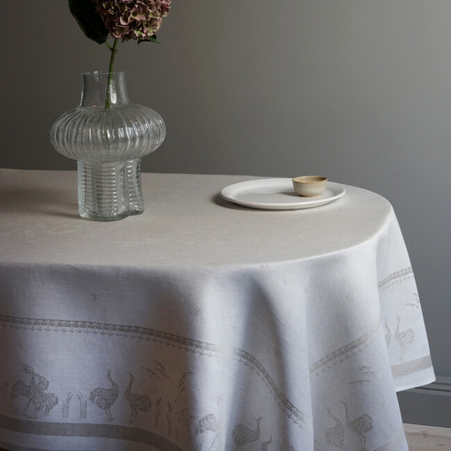 Tranan- tablecloth-oblected-cover image-classball-linen cover