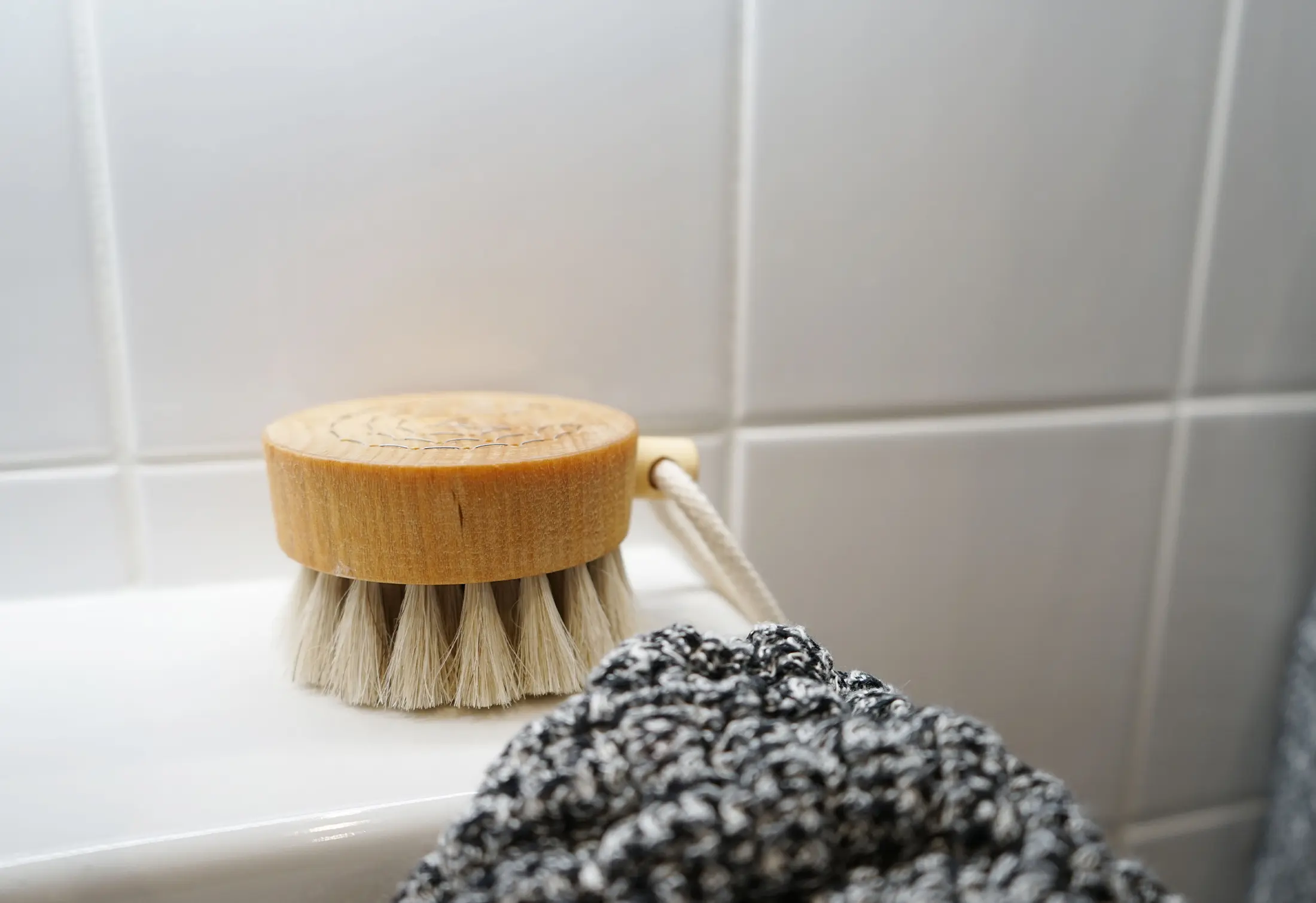 Iris Hantverk Bathtub Scrub Brush | Fjørn Scandinavian